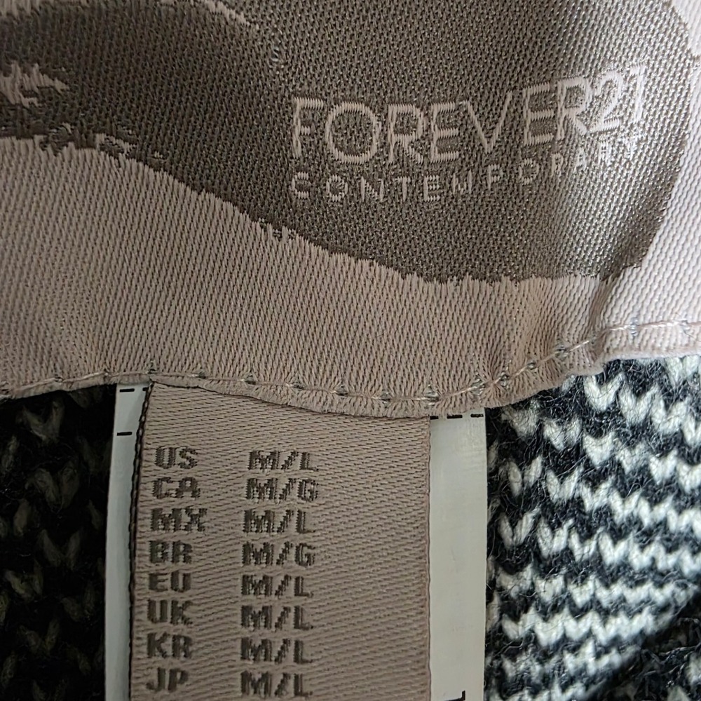 FOREVER 21 Contemporary Hooded Poncho Toggle Closure Black White Pattern M L‎ - Picture 5 of 7